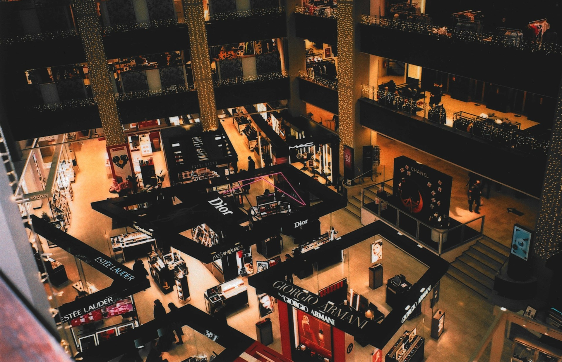 Retail Theft in Mayfair: How Professional Guards Deter Crime