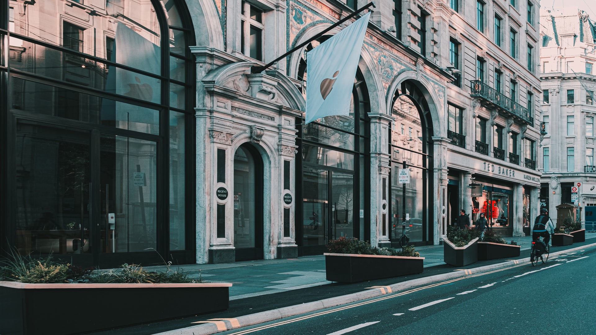 Why Your Mayfair Retail Store Needs a Professional Security Guard